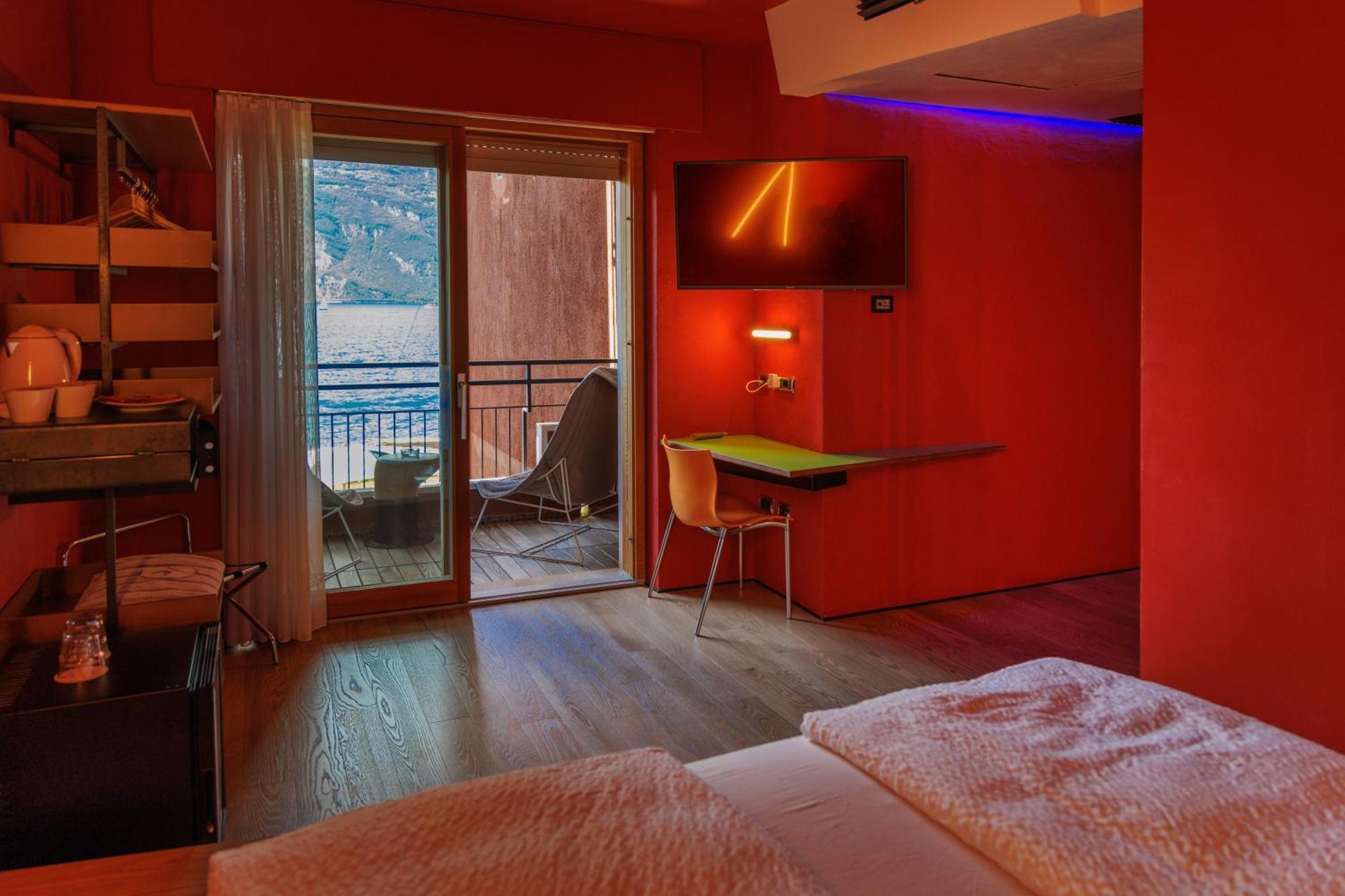 Ambienthotel Primaluna Malcesine Buitenkant foto